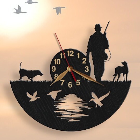Bird hunting scene wall clock with flying ducks